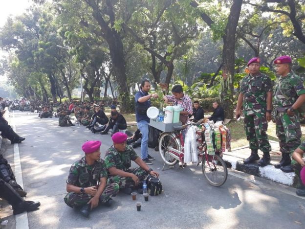 Polisi dan tentara