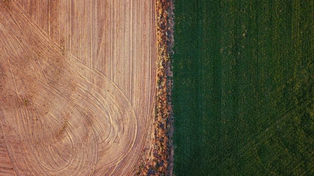 In pictures: Australia's drought seen from the air - BBC News