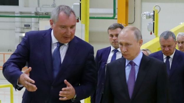 Dmitry Rogozin habla con Vladimir Putin