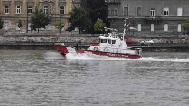 A boat takes part in the search operation on Danube in Budapest. Photo: 30 May 2019