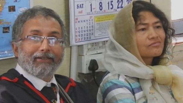 தோழர் டெஸ்மாண்ட் அந்தோணி ஹட்டின்ஹோவுடன் இரோம் ஷர்மிளா