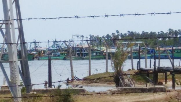 இலங்கையில் உள்ள தமிழக மீனவர்களின் படகுகள்