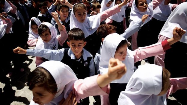 Crianças em idade escolar no Irã