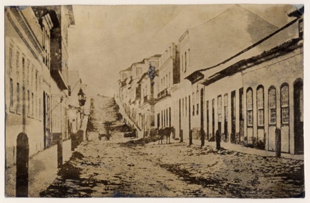 Imagem mostra a Rua dos Andradas, em Porto Alegre, na década de 1860; nesta rua, em 1884, os abolicionistas batiam de porta em porta pedindo que os senhores libertassem seus escravos. Crédito: Acervo do Museu de Porto Alegre Joaquim Felizardo/ Luiz Terragno