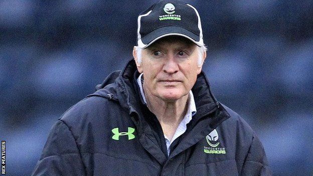 Worcester director of rugby Alan Solomons signed a two-and-a-half-year contract with the Premiership club