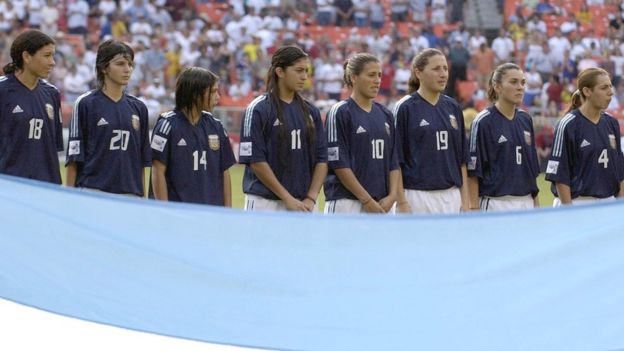 La primera participación de Argentina en un mundial femenino ocurrió en 2003 en Estados Unidos y repitió cuatro después en China.