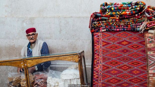 A medina de Túnis está repleta de artesãos que vendem artesanato local