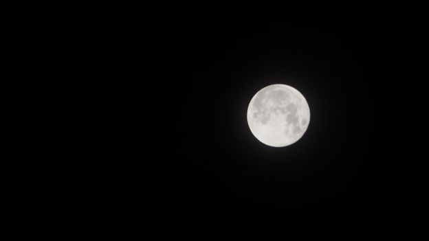 Your pictures: Super blue Moon lights up Scotland's skies - BBC News