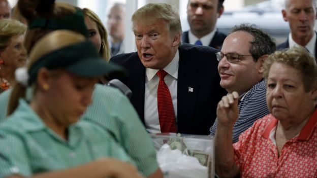 Donald Trump en el café Versalles de Miami