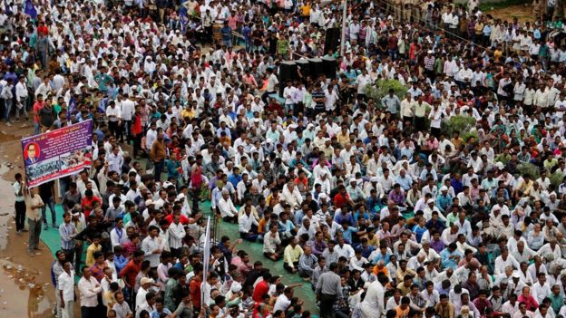 India low-caste Dalits protest over Gujarat attacks - BBC News