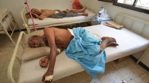 مرضى بالكوليرا في مسنشفى باليمن