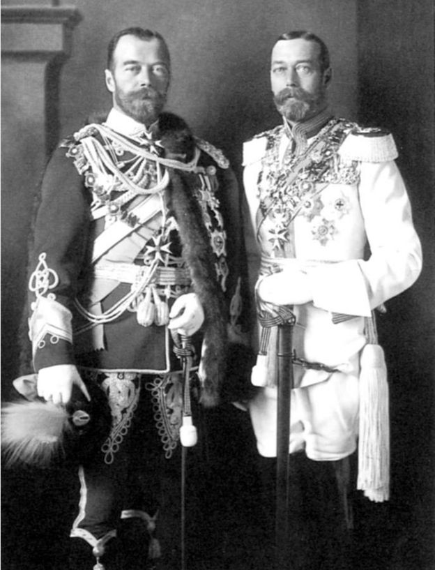 "Божественные близнецы" - российский император Николай II и британский король Георг V в Берлине, 1913 год.