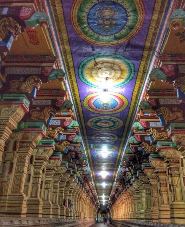 El "pasillo de mil pilares" en el templo de Rameswaram. Foto de Vidya Nair.