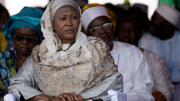 Fatoumata Tambajang, la vice-présidente est limogée et remplacée par Oussainou Darboe.