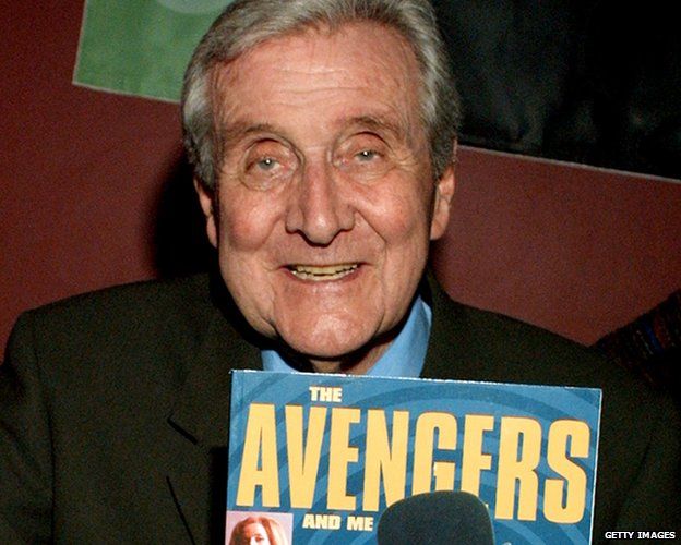 Morreu Patrick Macnee da série de televisão Os Vingadores - Notícias de  televisão e séries - filmSPOT