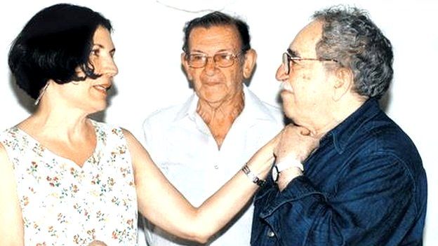 Alma Guillermo Prieto junto a Gabriel García Márquez y el periodista colombiano José Salgar.