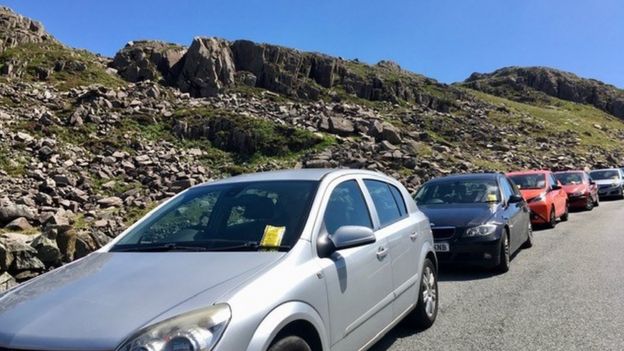 Snowdonia visitor pass scheme 'to curb parking chaos' - BBC News