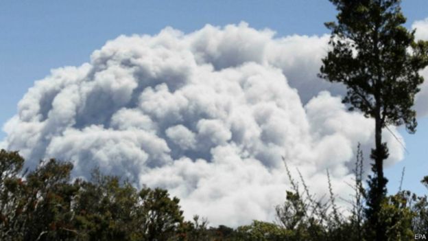 Nube de humo del volcán Turrialba.