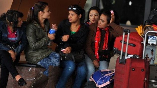 காத்திருக்கும் பயணிகள்