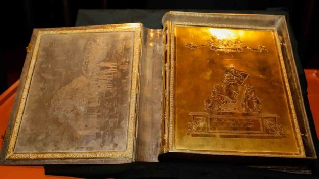 Tapa y cobertura del "Libro de oro" (Foto: Secretaría Nacional de Cultura de Paraguay)