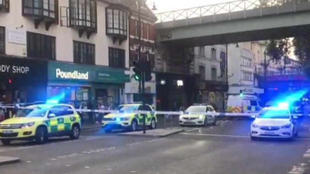 Brixton stabbing: Man killed after 'group confrontation' - BBC News