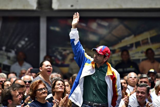 Capriles ve la salida a la crisis en un proceso de 