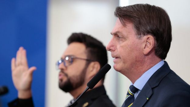 Bolsonaro concede entrevista em 16/4 em brasilia