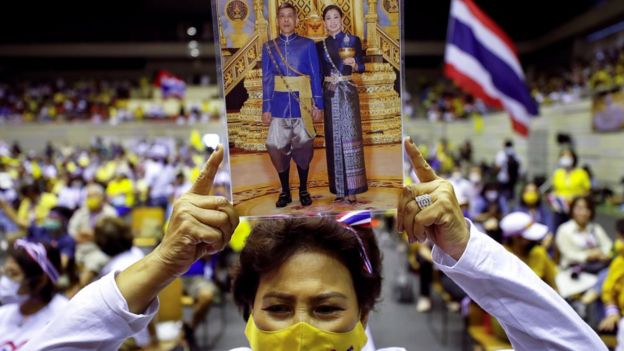 A person holds a picture of Thai King Maha Vajiralongkorn with Queen Suthida as members of Thai right-wing group "Thai Pakdee" (Loyal Thai) attend a rally in support of the government and the monarchy and in opposition to the recent anti-government protests, in Bangkok, Thailand August 30, 2020