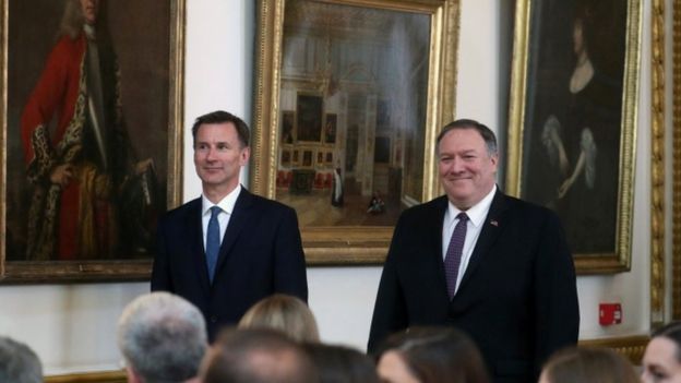 Jeremy Hunt (L) and Mike Pompeo