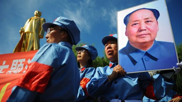 People with poster of Mao Zedong