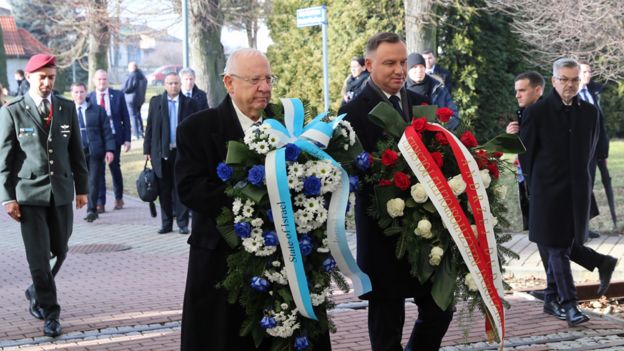The presidents of Israel and Poland - Reuven Rivlin and Andrzej Duda - with wreaths