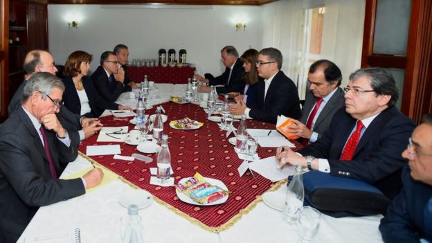 Representantes del gobierno y del Centro Democrático.