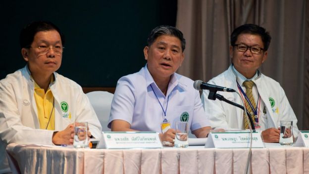 General of the Public Health Ministry, Thongchai Lertwilairattanapong (L), Dr. Jesada Chokedamrongsuk (C) and director of Chiang Rai Hospital, Dr. Chaiwet Thanapaisan (R), attend a press conference