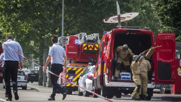 A bomb squad arrives at the scene following a shooting in Liege, Belgium, 29 May 2018