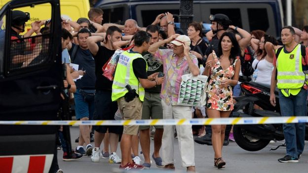 Barcelona dehşet içindeki turistler