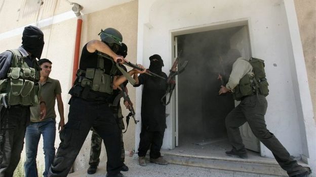 Hamas militants storm Fatah Preventative Security Force headquarters in Gaza City (14/06/07)