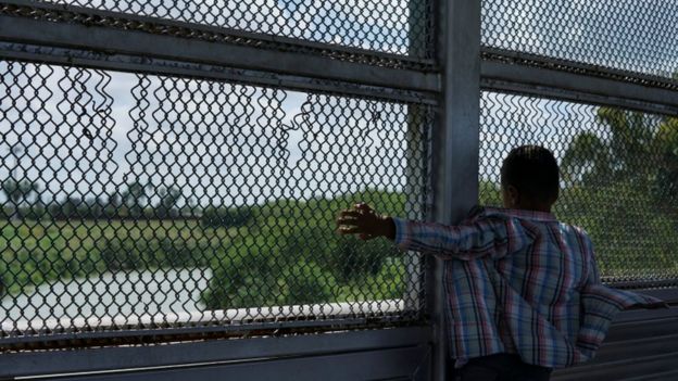 Las condiciones son especialmente duras para los niños en los campamentos fronterizos.