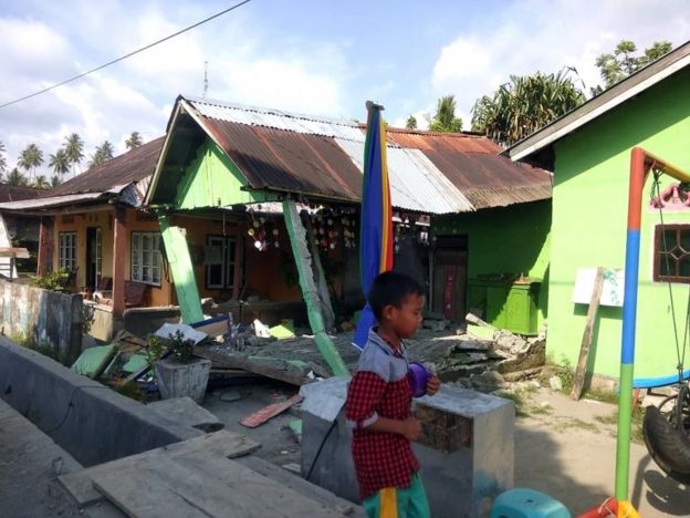 Una casa dañada por el sismo en Donggala