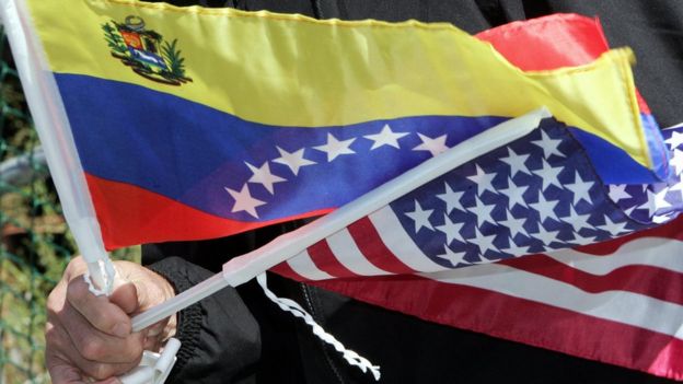 Banderas de Venezuela y Estados Unidos,