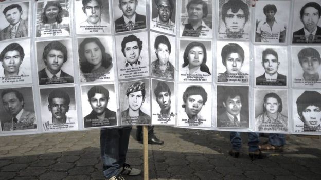 Fotos de víctimas de violaciones a los derechos humanos en el conflicto salvadoreño.