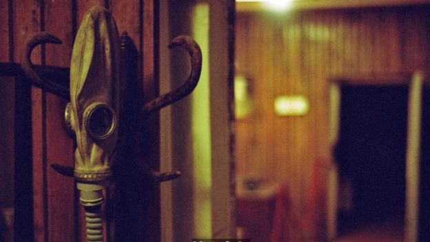 شيدت المنشأة الواسعة على أعماق مختلفة تحت الأرض وبنيت في سرية تامة