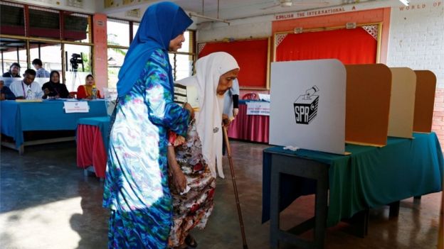 Women vote in Alor Setar, Malaysia