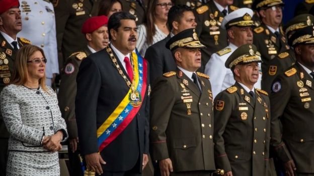 مادورو أثناء مراسم عسكرية