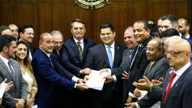 Presidente Bolsonaro e Paulo Guedes levam 'Plano Mais Brasil' ao Congresso