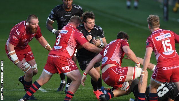Dragons and Scarlets in action in August 2020