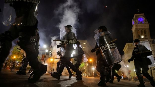 Police outside Louisville City Hall, 23 September 2020