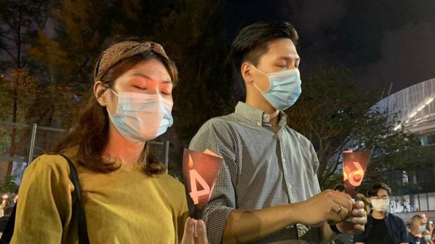 今年香港市民仍然可以用烛光点亮维园悼念，但很多人担心《国安法》实施后，悼念晚会将难以举行。
