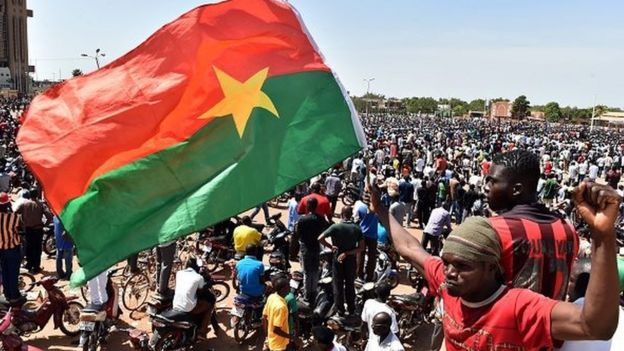En Octobre 2014, quand le président Blaise Compaoré a tenté une manœuvre pour finir sa troisième décennie au pouvoir, le peuple du Burkina Faso en a décidé autrement.