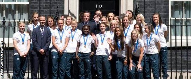 David Cameron and the England women's team