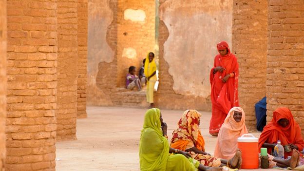 Mulheres em mesquita no Sudão
